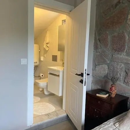 - Kiroba Camlikonak Tas *