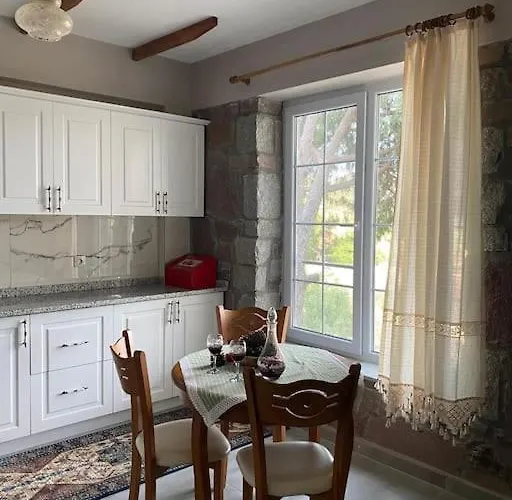 - Kiroba Camlikonak Tas Dikili