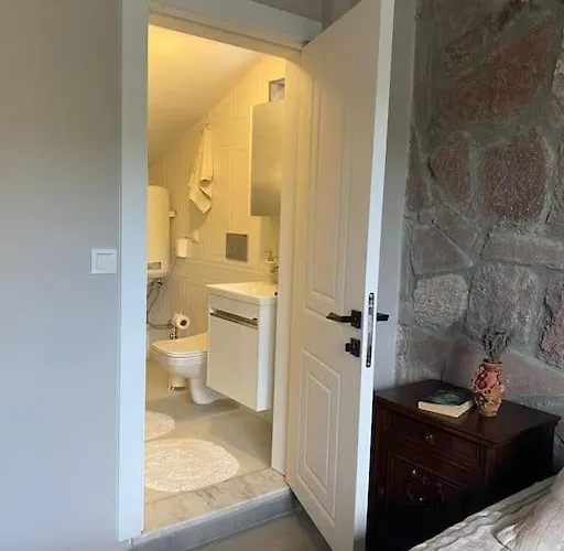 - Kiroba Camlikonak Tas *