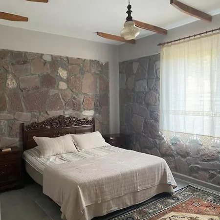 - Kıroba çamlıkonak Taş Dikili