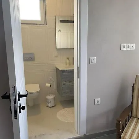 - Kıroba çamlıkonak Taş Dikili