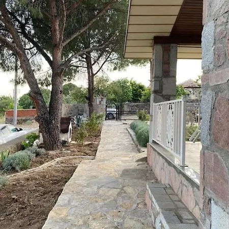 - Kıroba çamlıkonak Taş