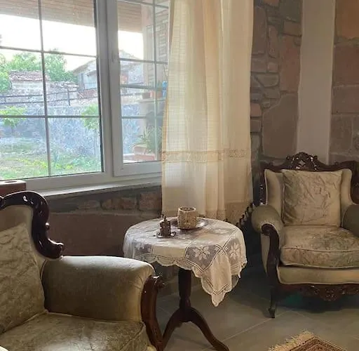 - Kiroba Camlikonak Tas Villa